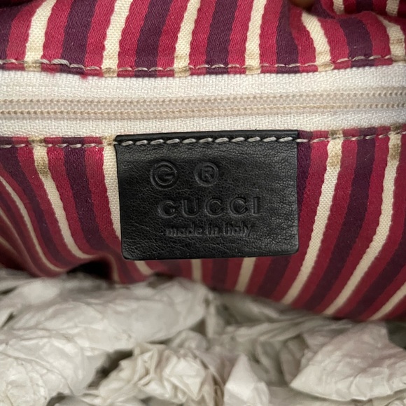 Gucci purse. Great condition. Mid size - Picture 2 of 2